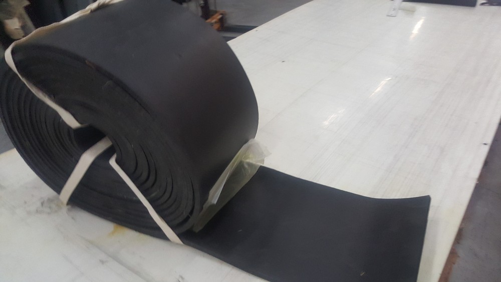 1/4"x 4" X 50 FT SKIRTBOARD RUBBER ROLL
