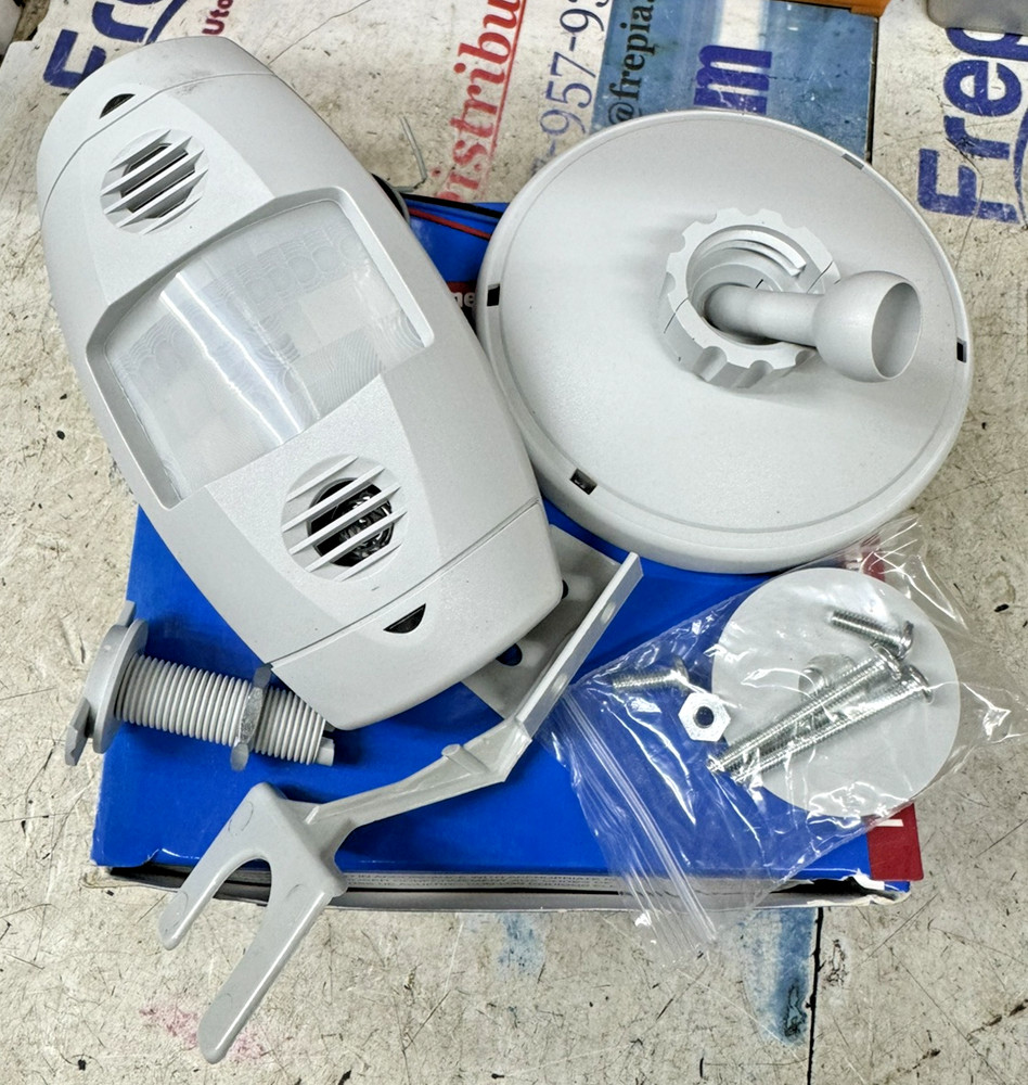 Leviton OSW12-M0W Multi-Tech Wall Mounted White Occupancy Motion Sensor 24VDC