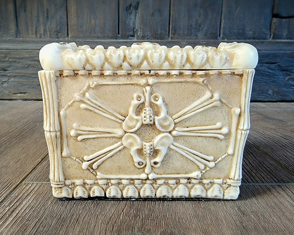Skull Trinket Box, Ossuary Jewelry Box, Gothic decor