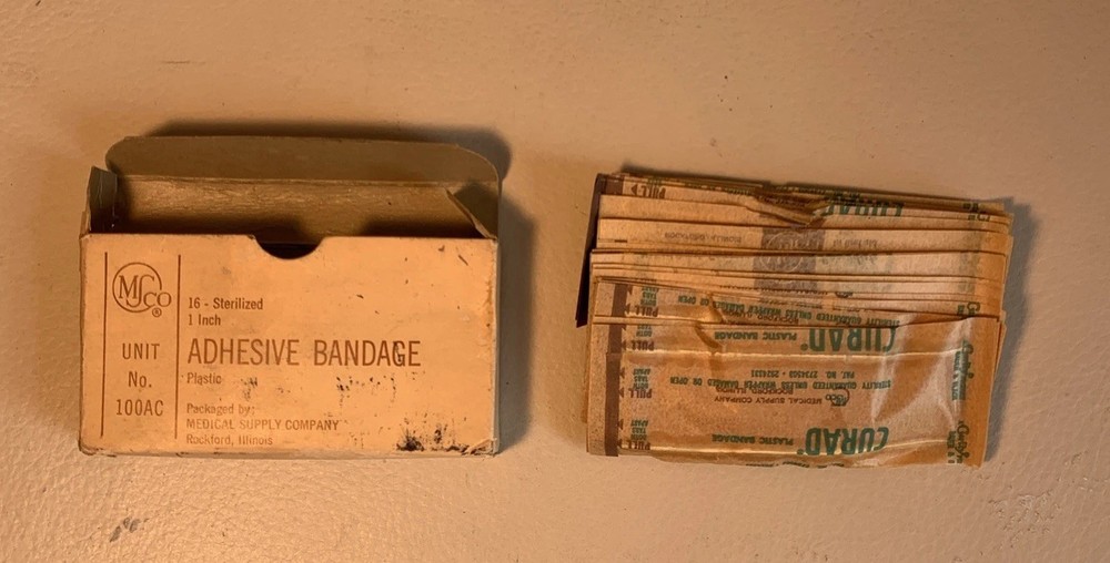 WWII MSCO Eye Dressing Packet, 2 Bandage Compress, Triangular & Adhesive Bandage