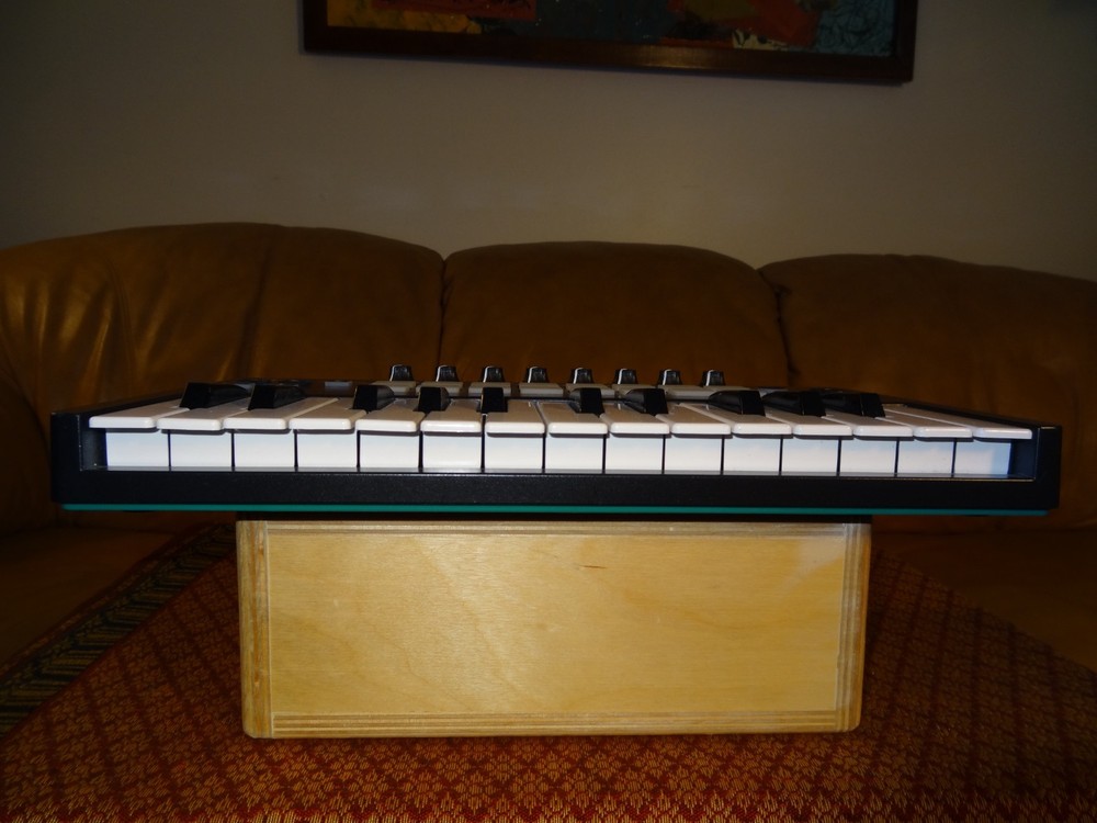 Novation Launchkey Mini MK2 Keyboard Controller w/ Power Adaptor