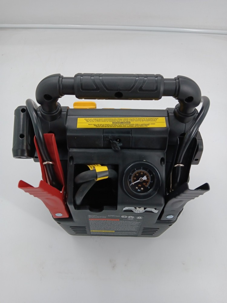 EverStart Maxx 1000 Peak Amp Jump Starter with Compressor, LED Light