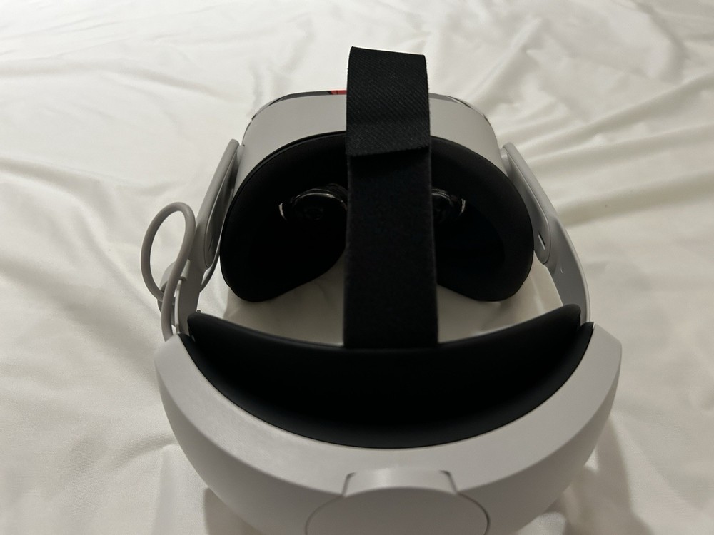 Oculus Meta Quest 2 Elite Strap with Battery and Carrying Case