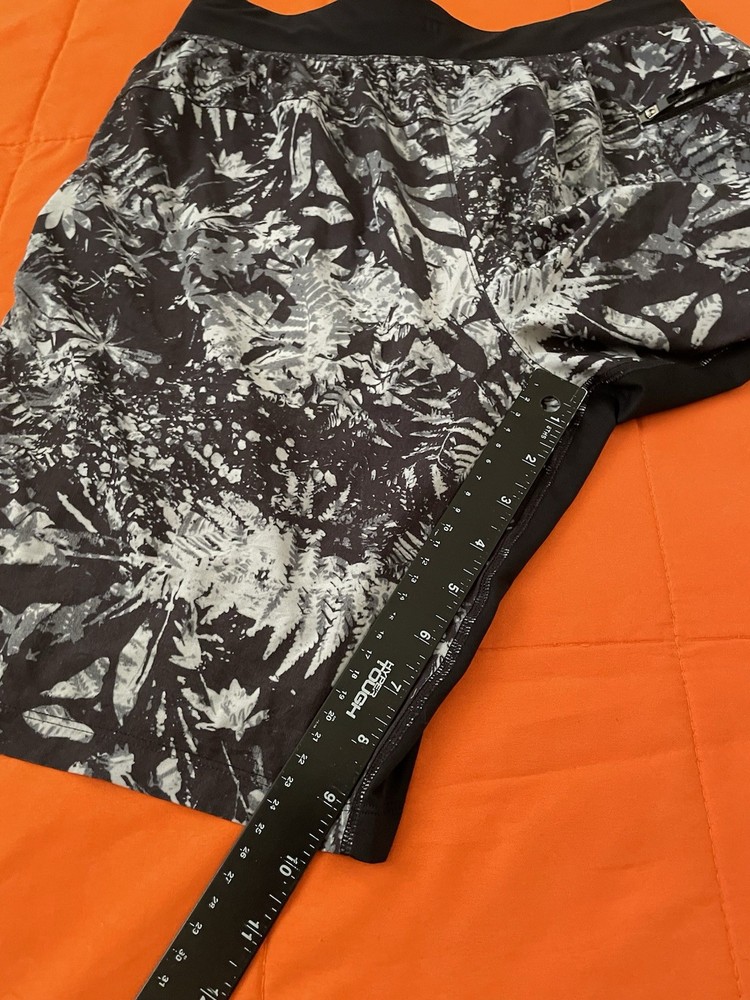 Lululemon Shorts Mens Small Athletic Multicolor