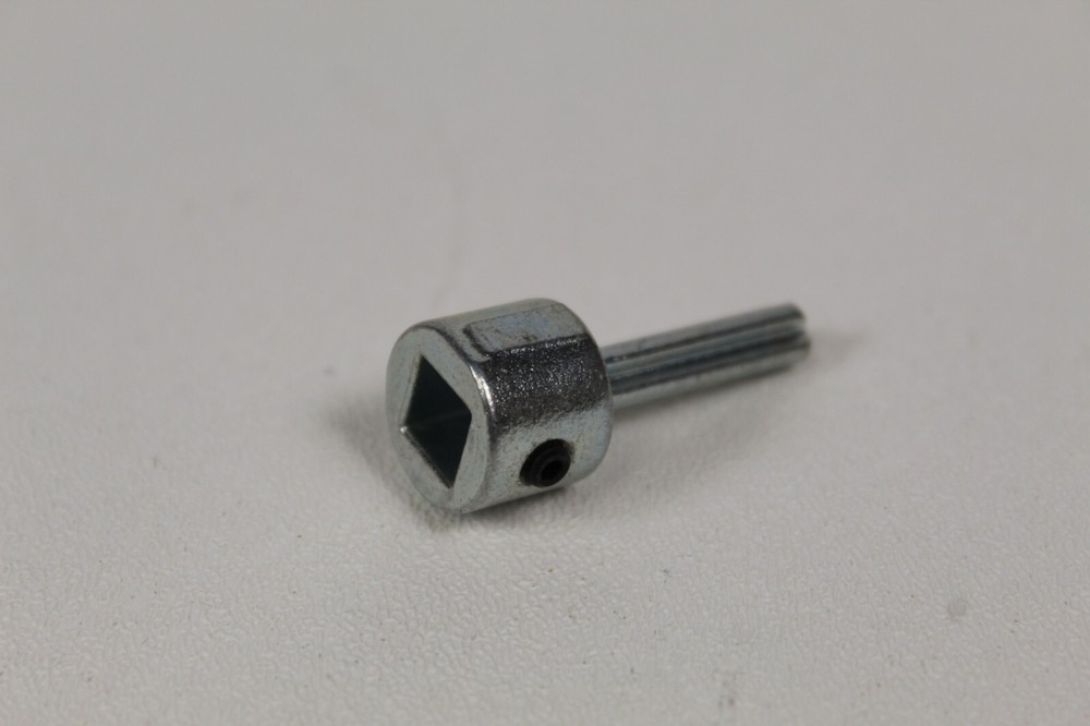 Sargent Manufacturing Exit Device Spindle Adaptor Locking Screw 700 series