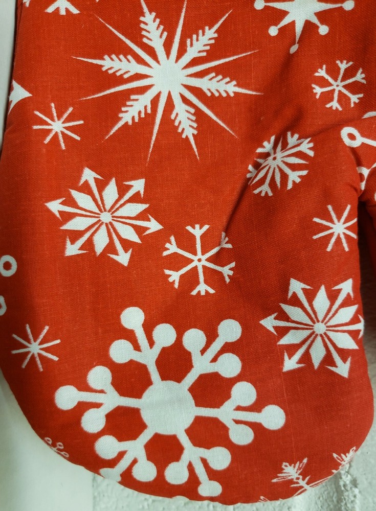 Oversized Fabric Printed Kitchen 14.5" Oven Mitt, WINTER SNOWFLAKES ON RED