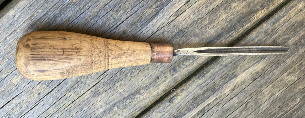 Good Working 1/4" V Gouge