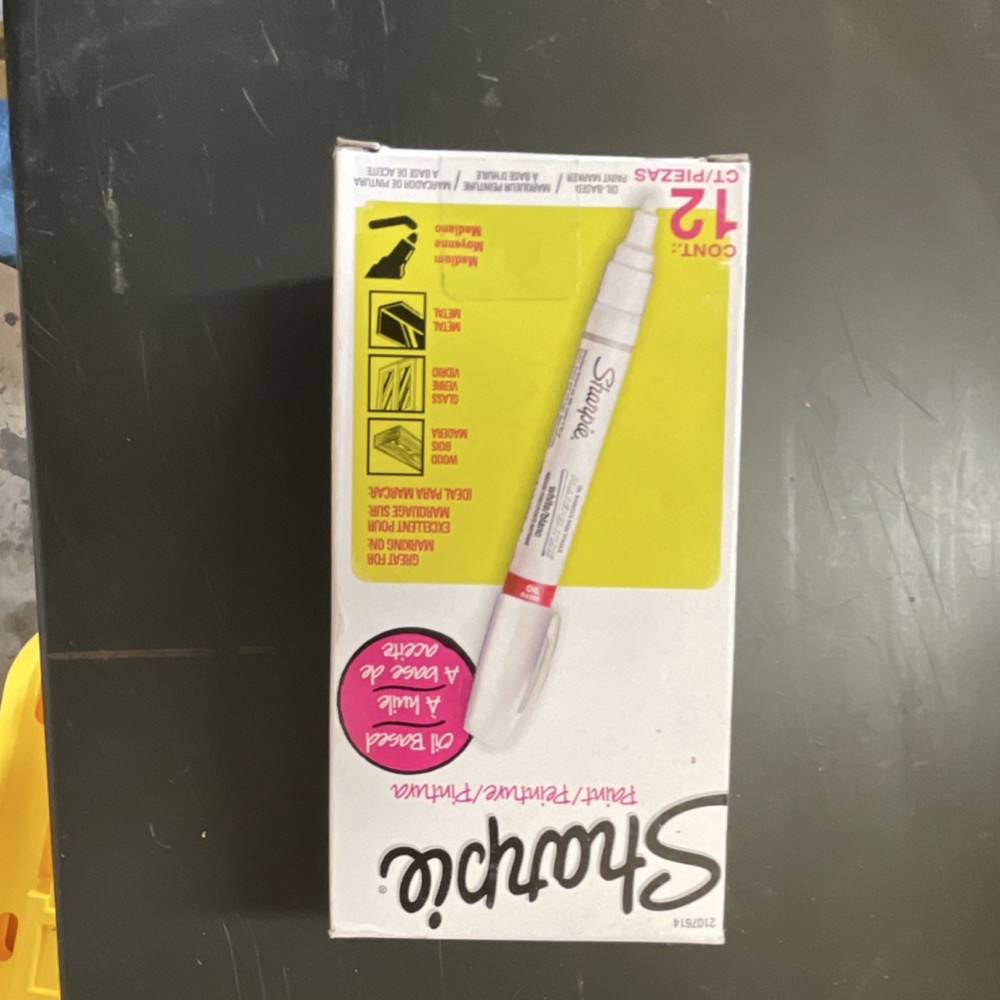Sharpie Oil-Based Permanent Paint Marker Medium White 12 Pack