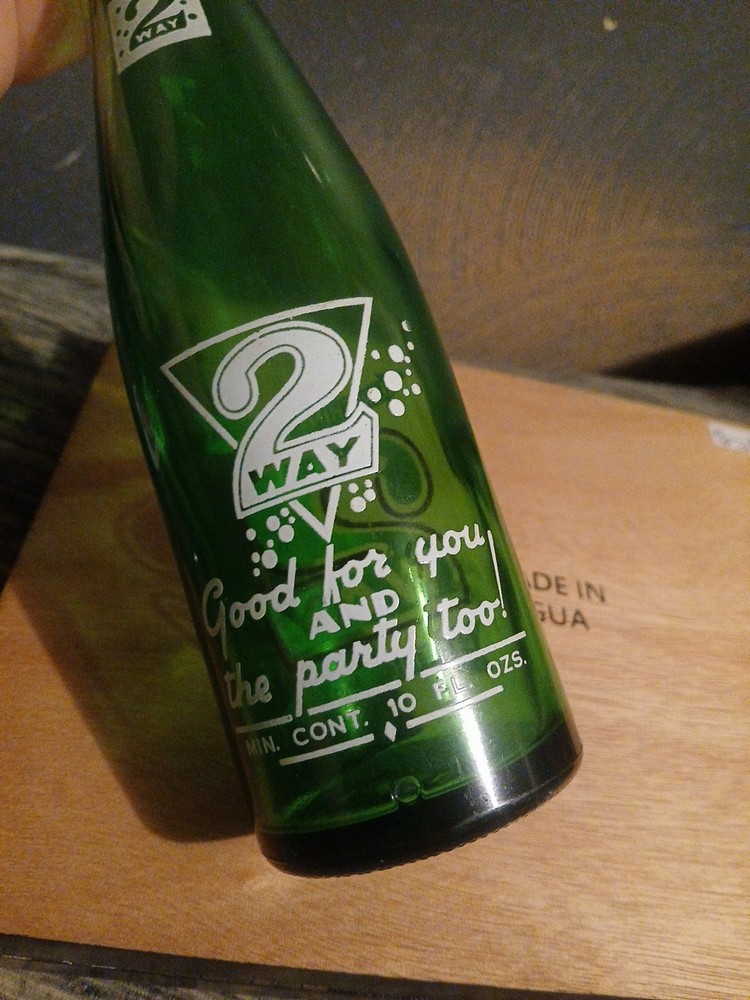 2 - WAY SODA BOTTLE 10 OZ GREEN