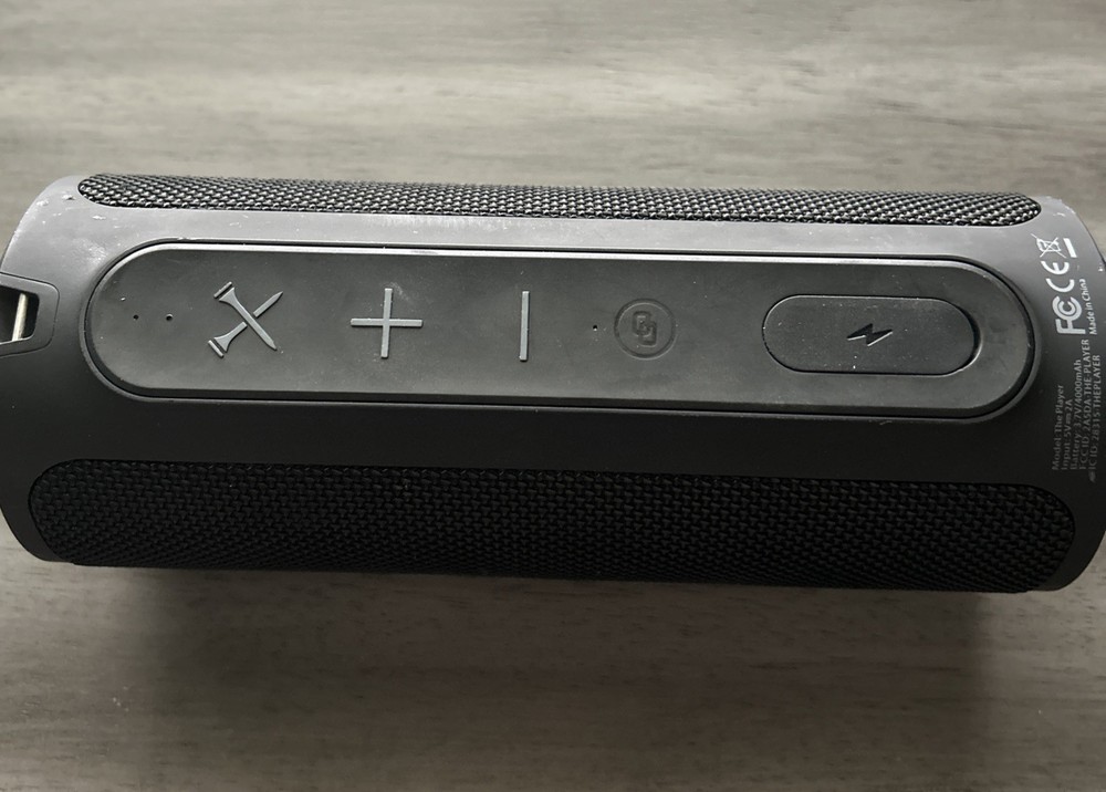 BlueTees Golf Player with Magnetic Wireless Bluetooth Speaker Black