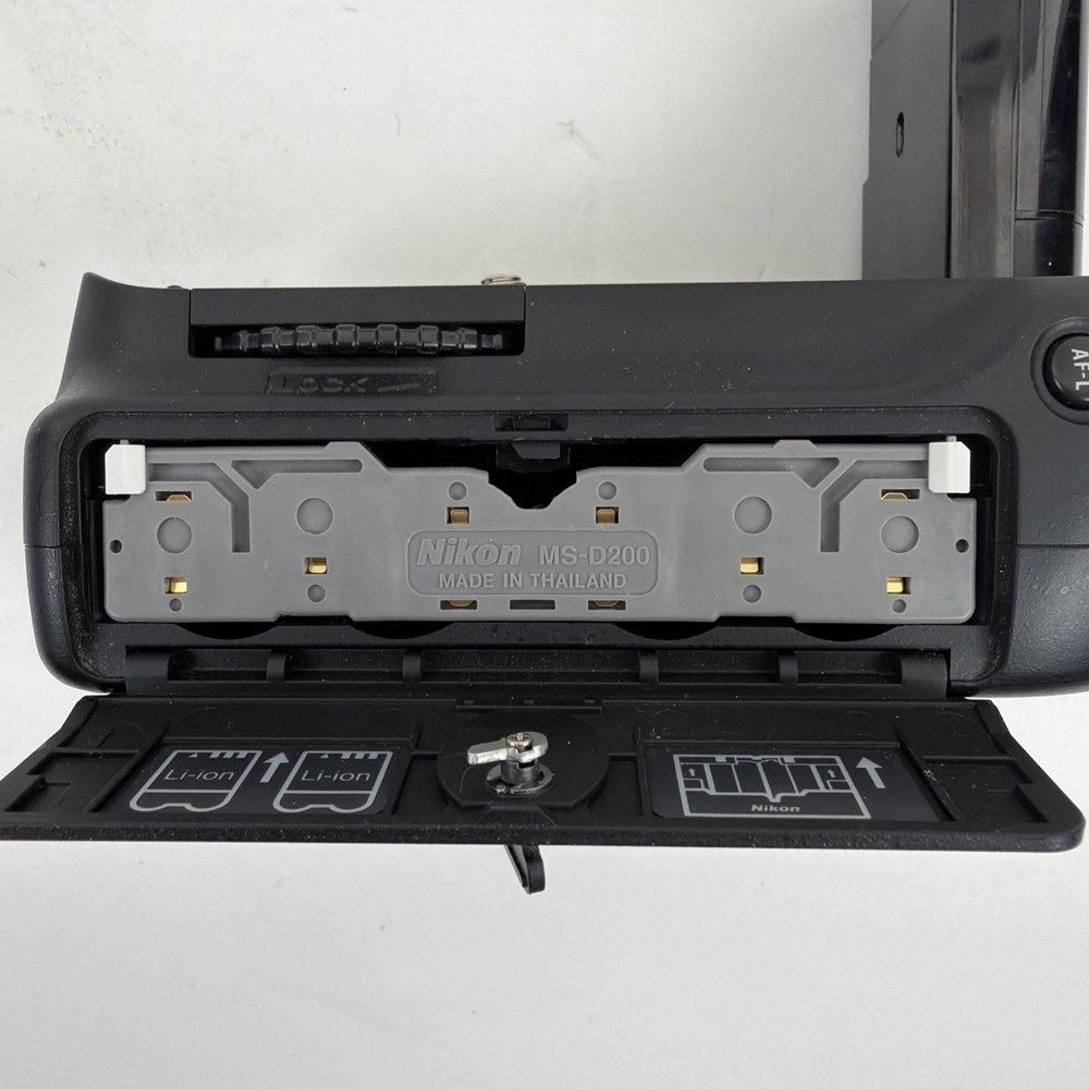 Nikon MB-D80 Multi Power Battery Pack Grip for D80, D90