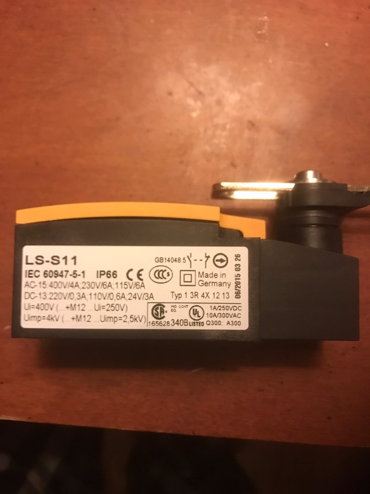 LIMIT SWITCH. WITH ADJUSTABLE. ROLLER. LS-S11-/LRXA