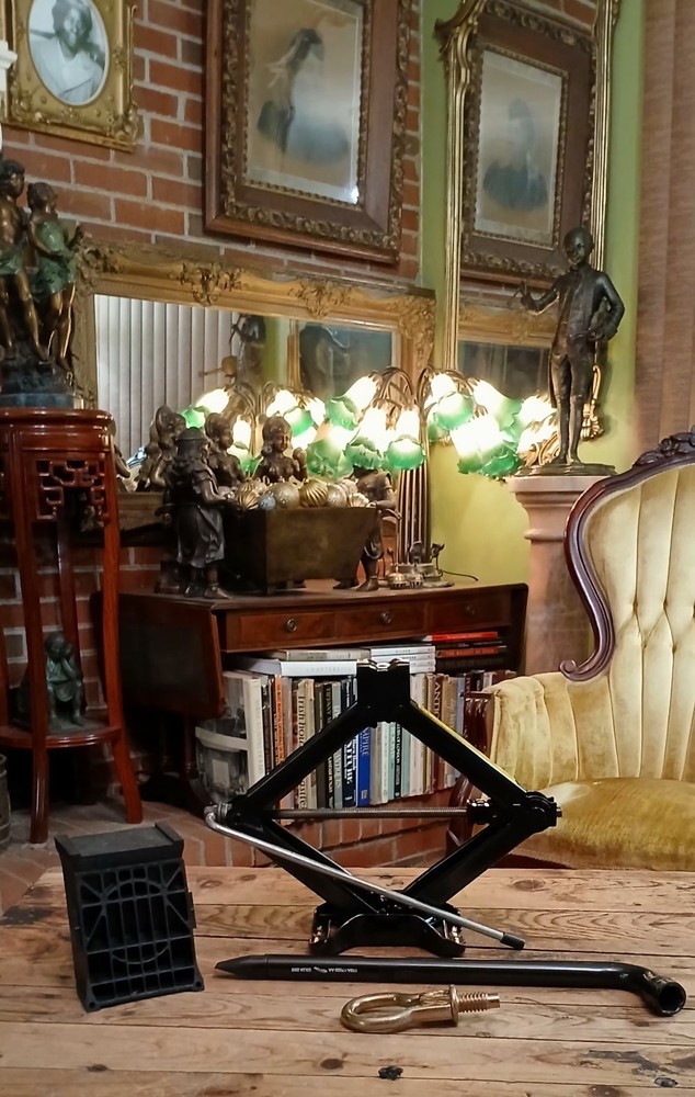 2004  S TYPE JAGUAR EMERGENCY (4) PIECE SPARE JACK TOOL KIT