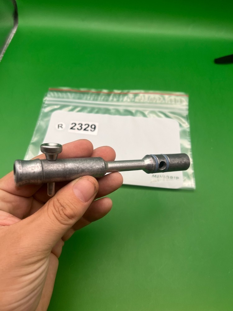 Autococker Bolt