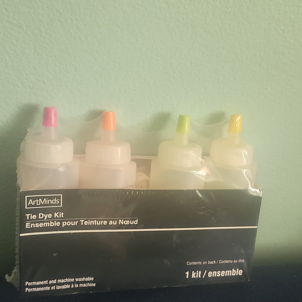 ArtMinds Tie-Dye Kit Squeeze Bottle Permanent Machine Washable