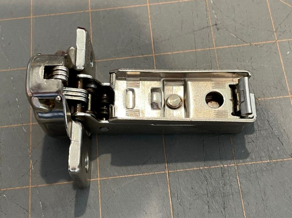 GRASS 1006-30 Clip-On Hinge (Self-Closing, 3703VS ) 110° Snap-On 1006 30