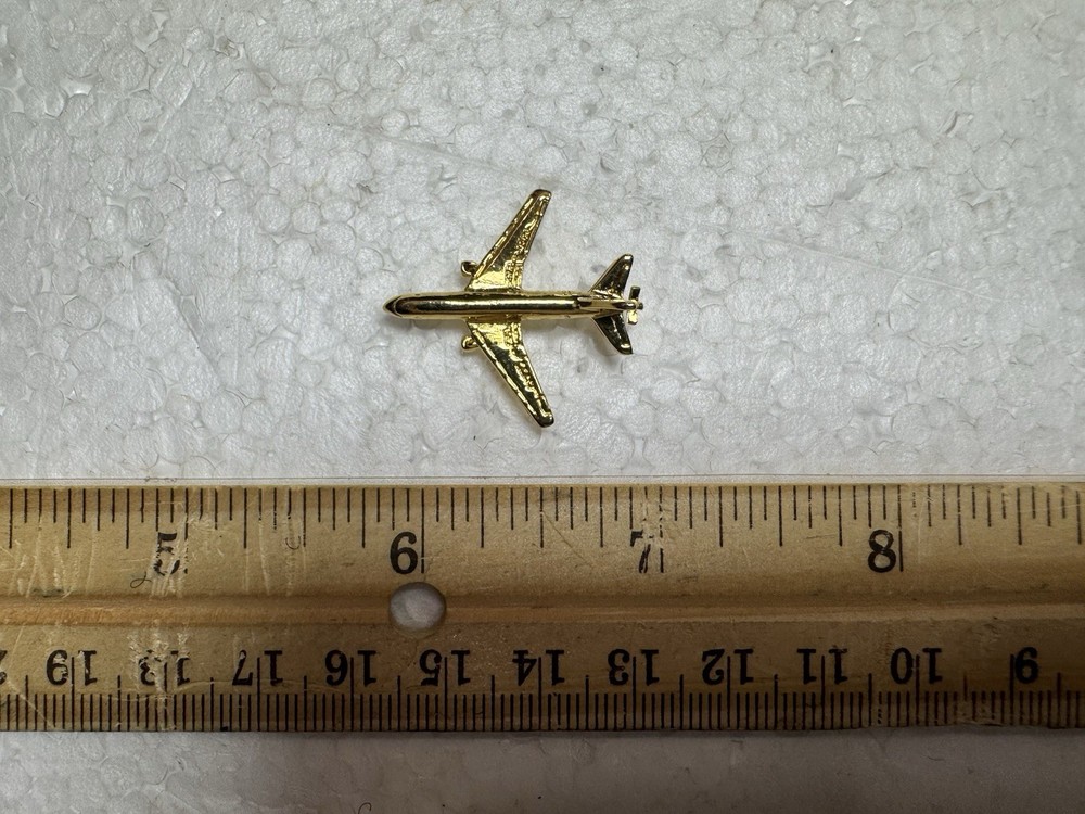 Boeing 737 Lapel Pin