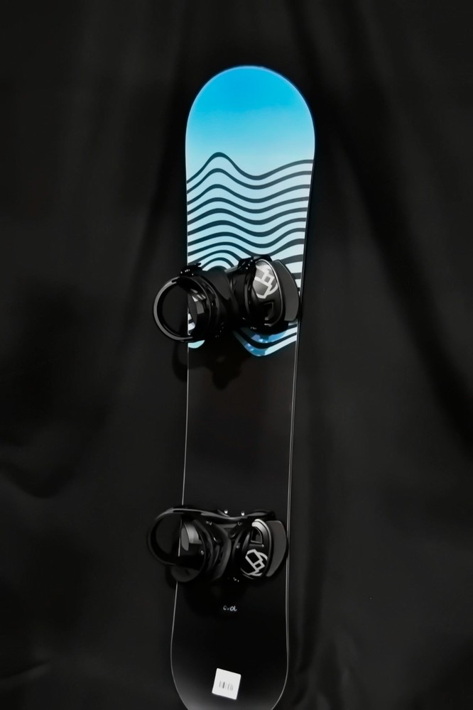 NEW EVOL LOGO SNOWBOARD SIZE 154 CM WITH CHAMONIX LARGE BINDINGS