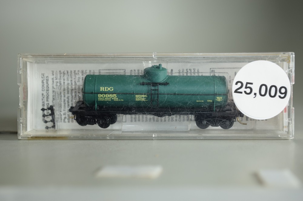 25009 Micro Trains 39' TANK car RDG READING