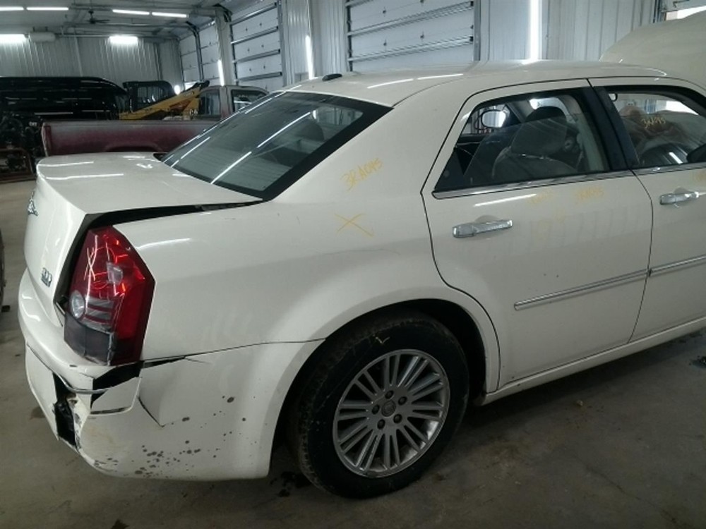 300 2010 High Mounted Stop Light 104795734