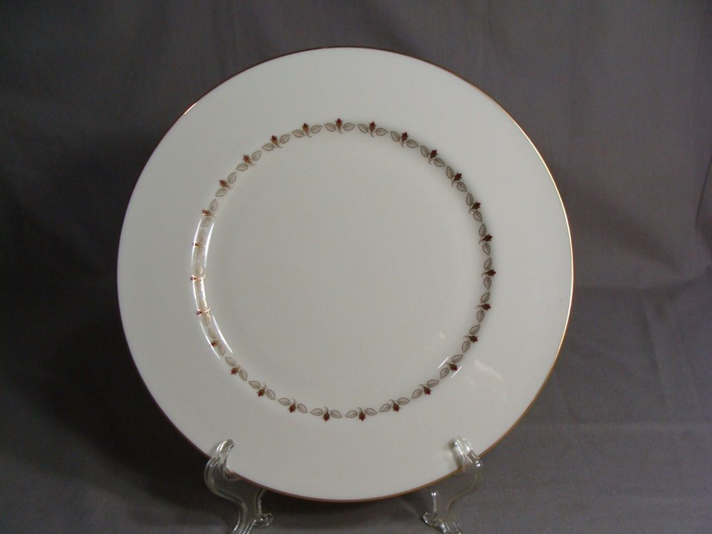 1 LENOX 5 Piece Place Setting In The Romance Pattern, USA