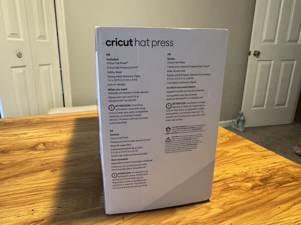 Cricut CHP080B1 Hat Press Machine Clamshell 3x5.5in Bluetooth Digital Display