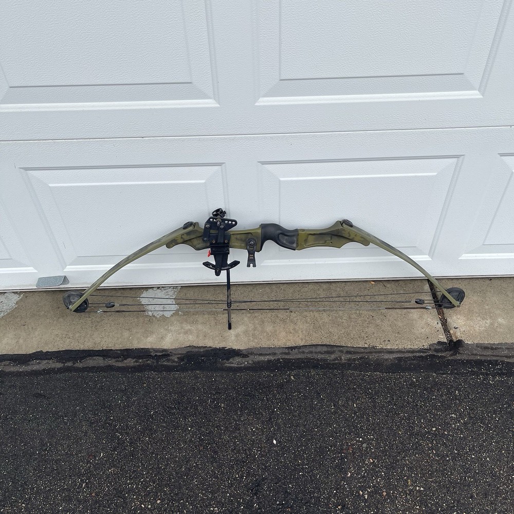 Vintage Bear archery whitetail II compound bow 39" string length