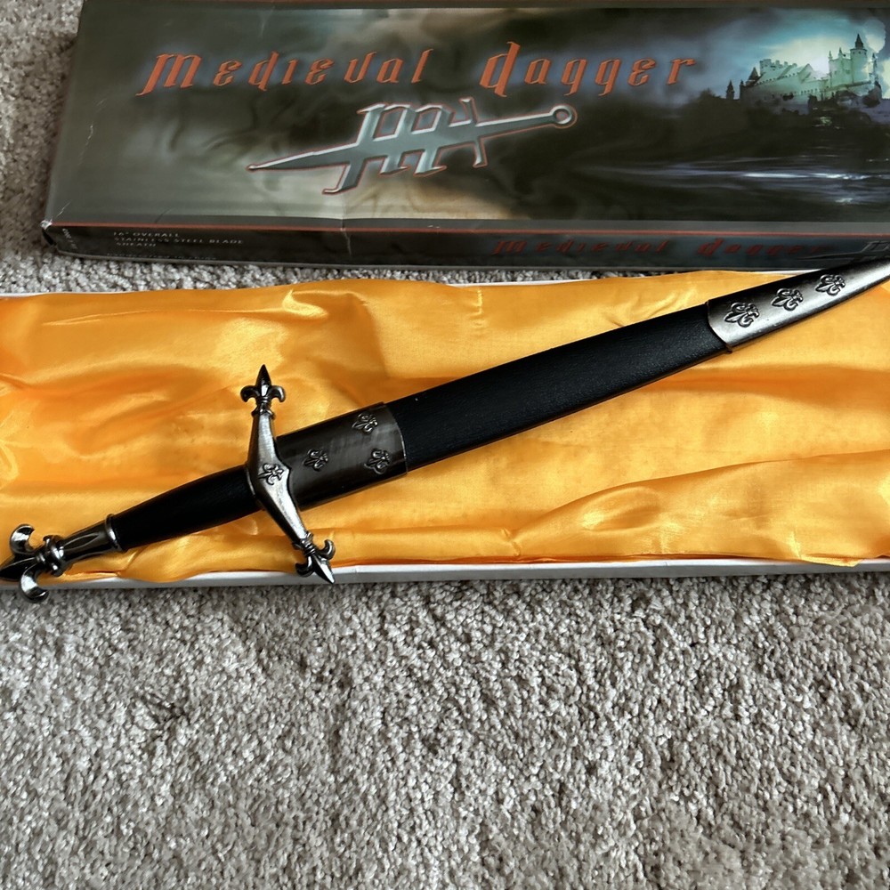 Medieval Dagger Replica