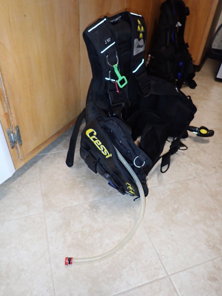 Cressi Flight Control System Scuba Dive BCD Men's Medium w/ Squeeze Knife Used