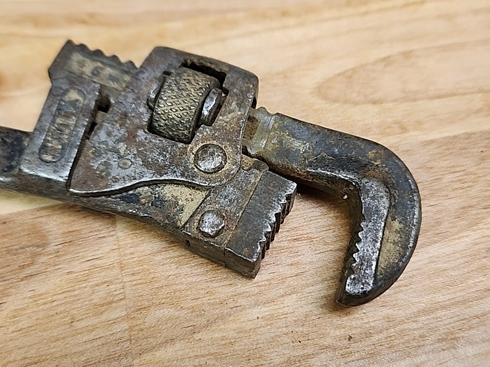 SMALL TRIMO SIZE 6 " ADJUSTABLE PIPE WRENCH - VINTAGE ORIGINAL
