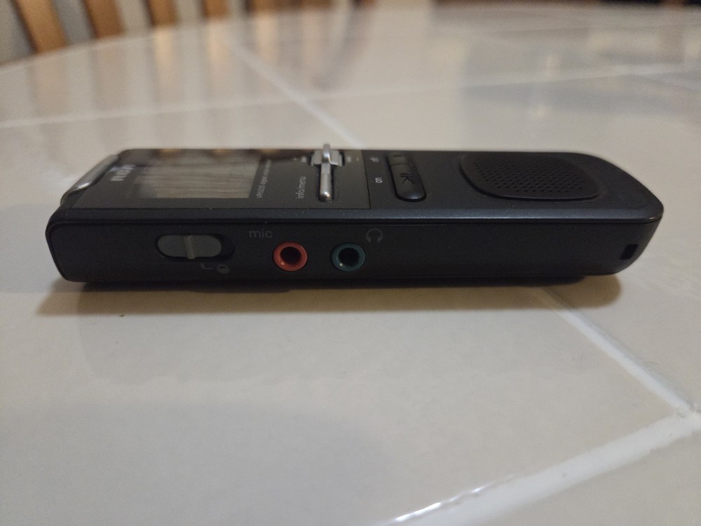 RCA Digital Handheld Voice Recorder VR5220 - A Tested Fully Functional