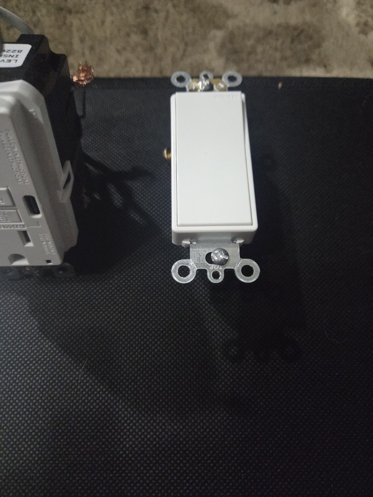 Receptacal Switch Lot Leviton Lutron 6 Pcs