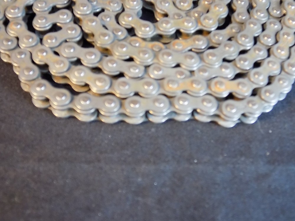 27 inch ROLLER DRIVE CHAIN 1/4" pitch 1/8 " roller diameter 1/8" Inside width