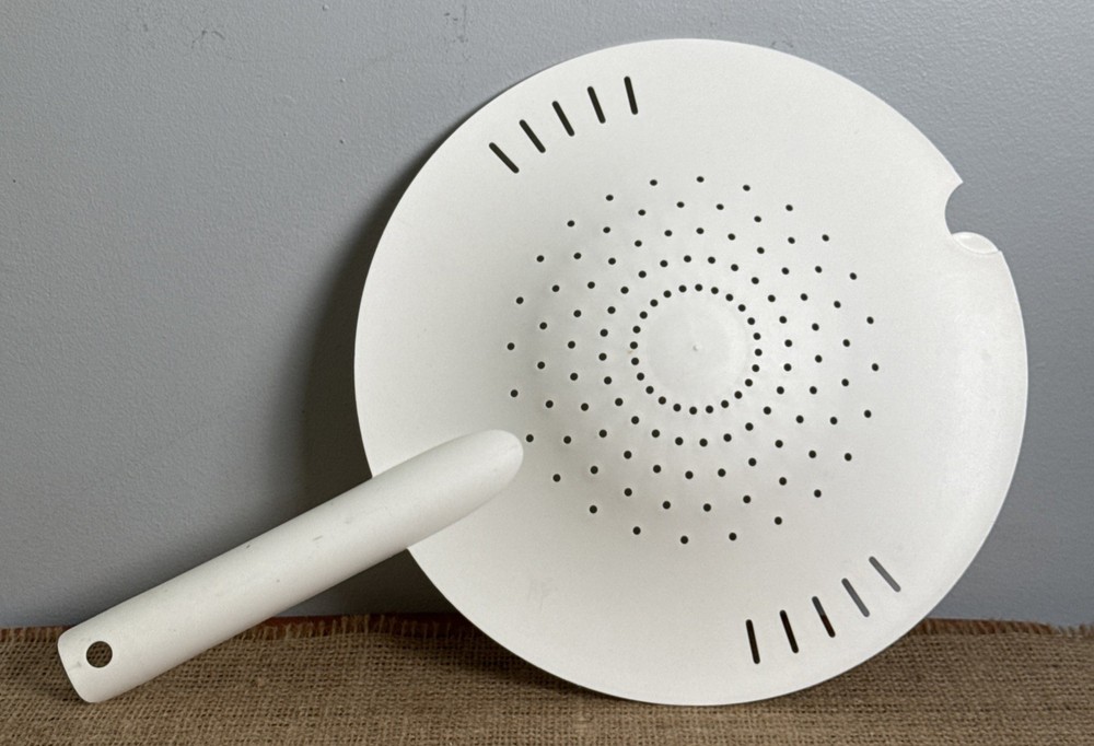 Tupperware Kitchen Tool Colander Strainer With Handle White 2632 Vintage W/Lid