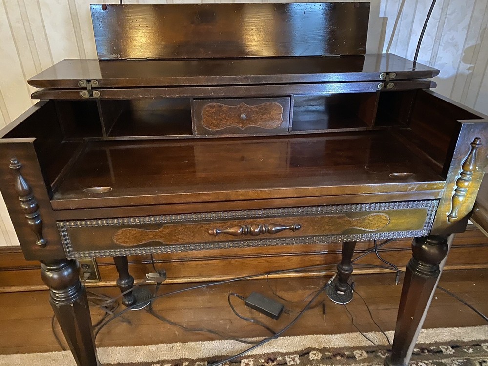 $315/OBOVintage Antique Spinet Desk With Pull Out Pad