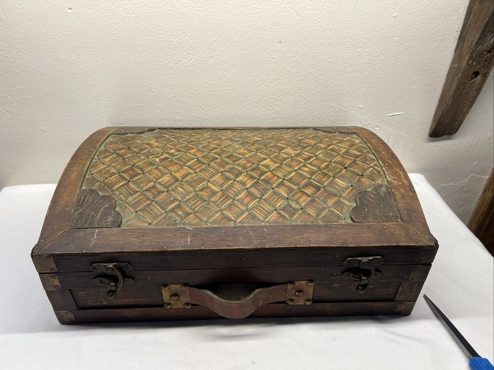Antique Handheld Travel Chest/trunk