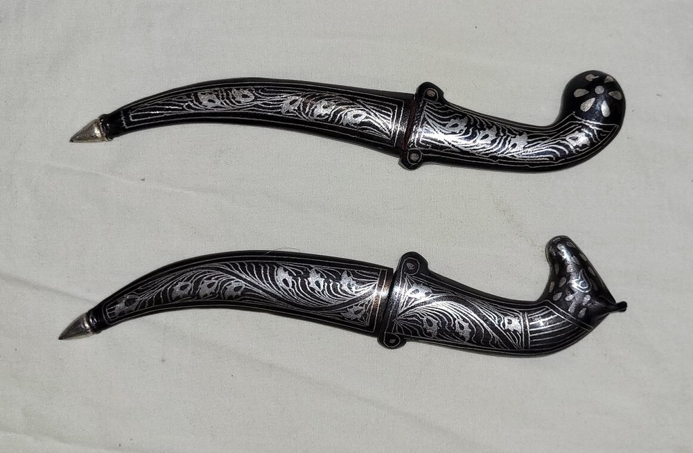 Vintage Small Size Mughol Silver Wire Koftgiri Work Damascus Dagger Knives Pair