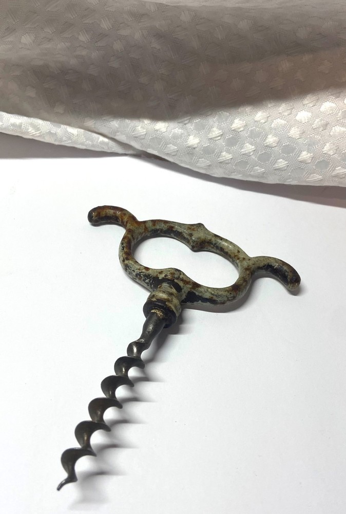 VINTAGE EARLY 20th CENTURY "FOUR FINGER PULL" CORKSCREW W/CAST IRON HANDLE