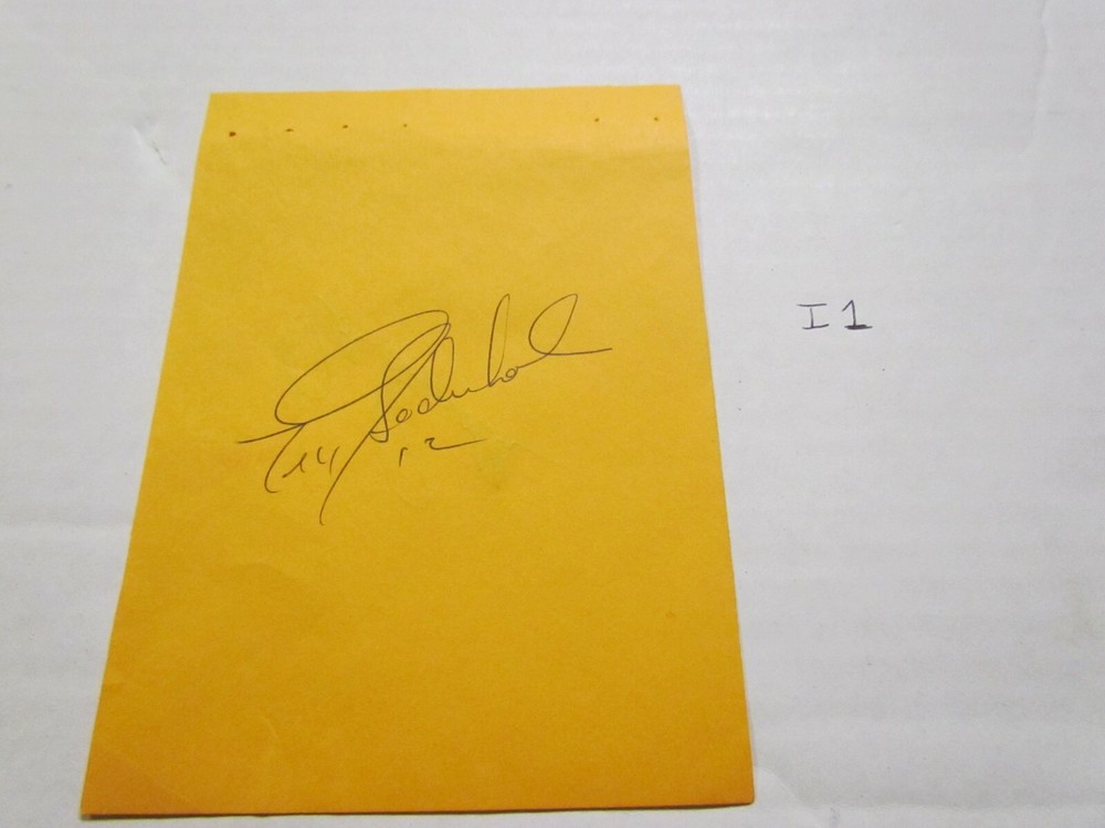 Bob Reynolds Autographed Cut / Paper