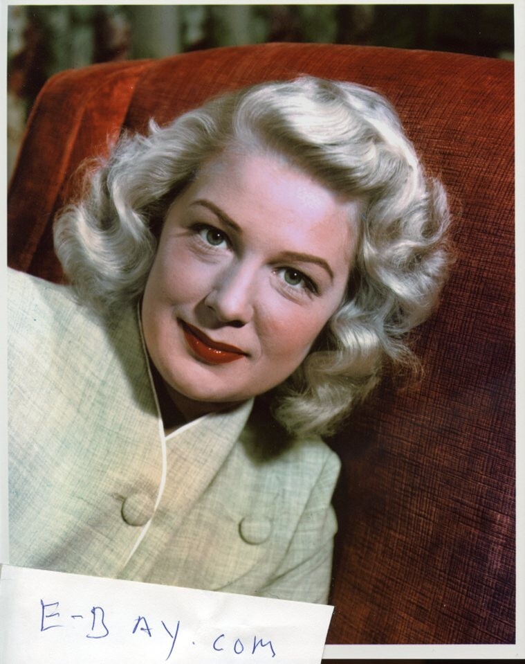 BETTY HUTTON  8X10   PHOTO  B5968