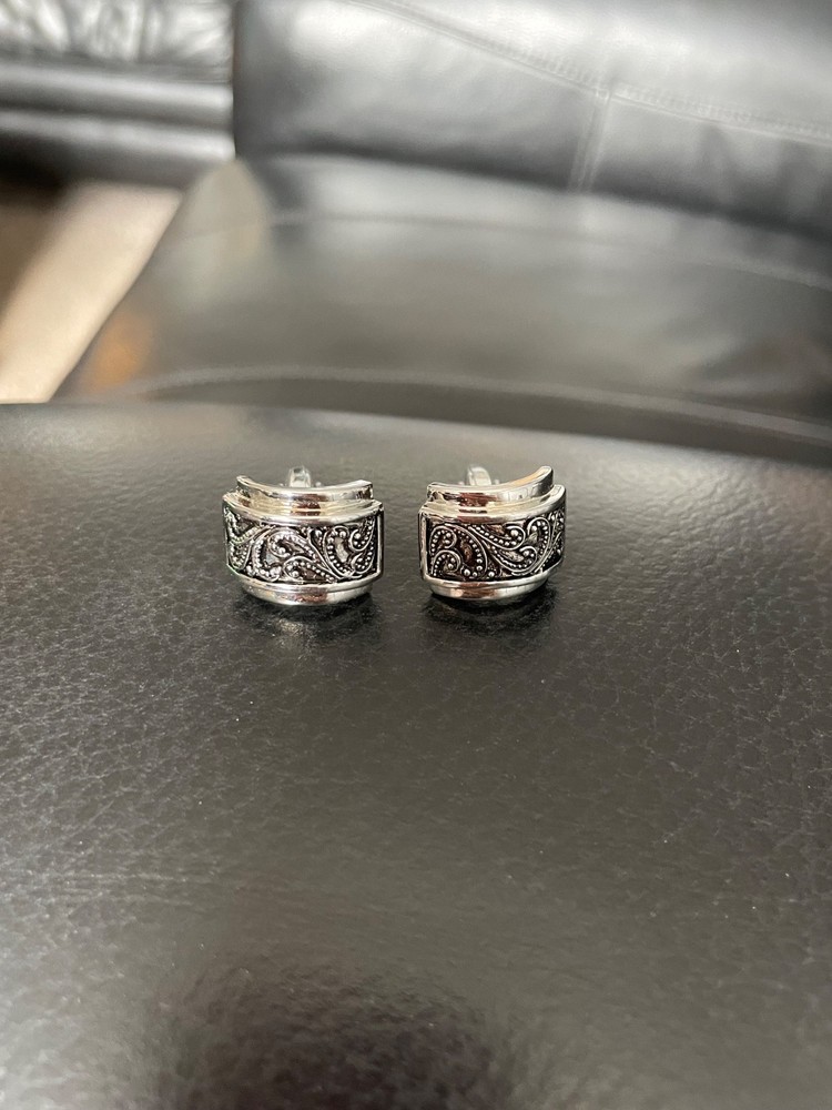 SELECTION OF CUFFLINKS