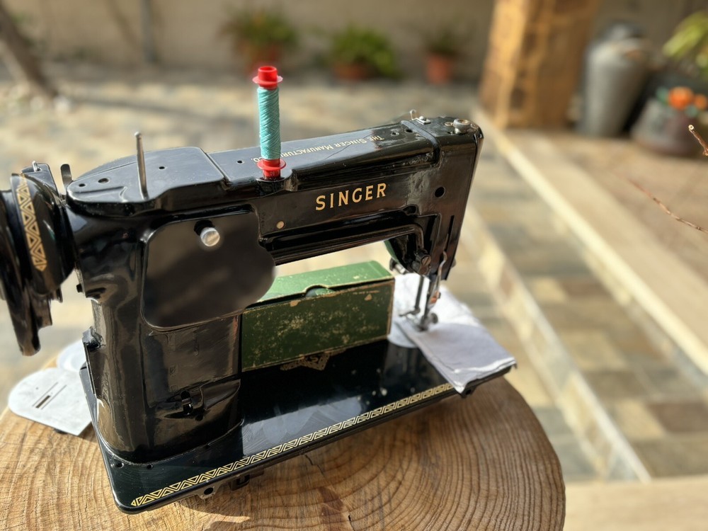 SINGER 306 sewing Machine