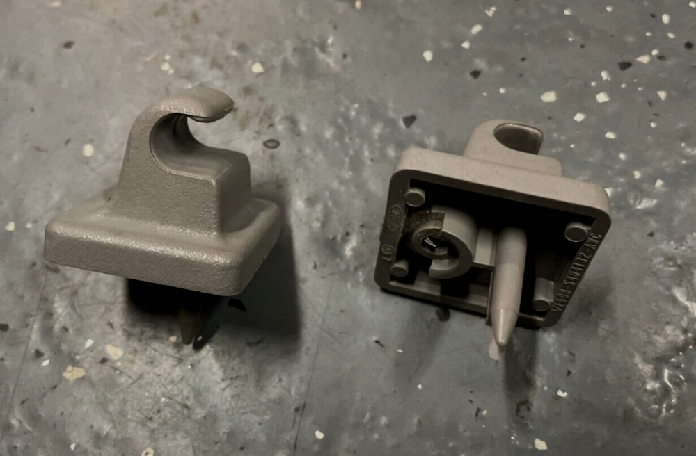 1998-2007 FORD ECONOLINE VAN SUN VISOR SHADE CLIPS  GRAY E150 E250 E350 98 99 07