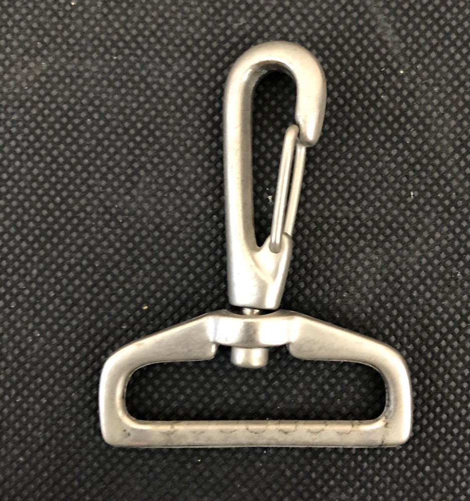 Metal Hardware for a Cloth Strap