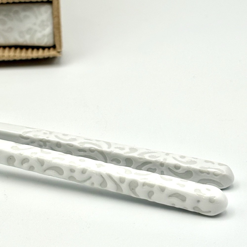White Ceramic Chopsticks And Chop Stick Rest Scrolling Pattern 2 Sets