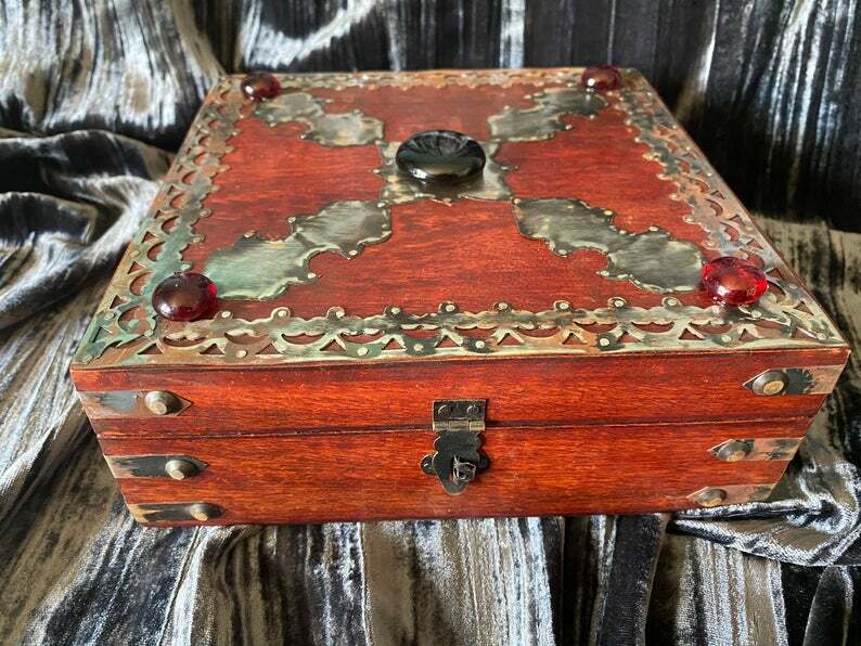 Red Mango Box 4 Compartments 8x8x3 Inch