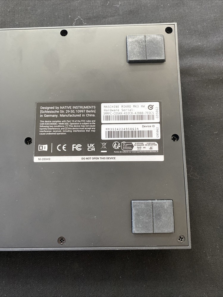 Native Instruments MASCHINE MIKRO MK3 Drum Controller USED