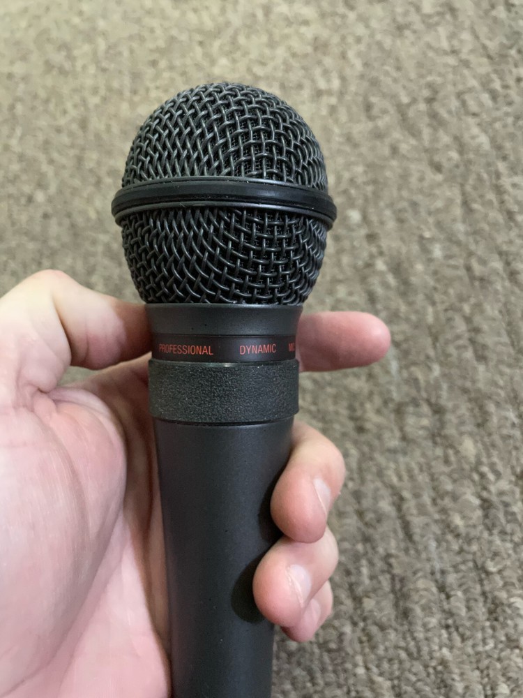 Redback Professional Handheld Unidirectional Dynamic Microphone C0388