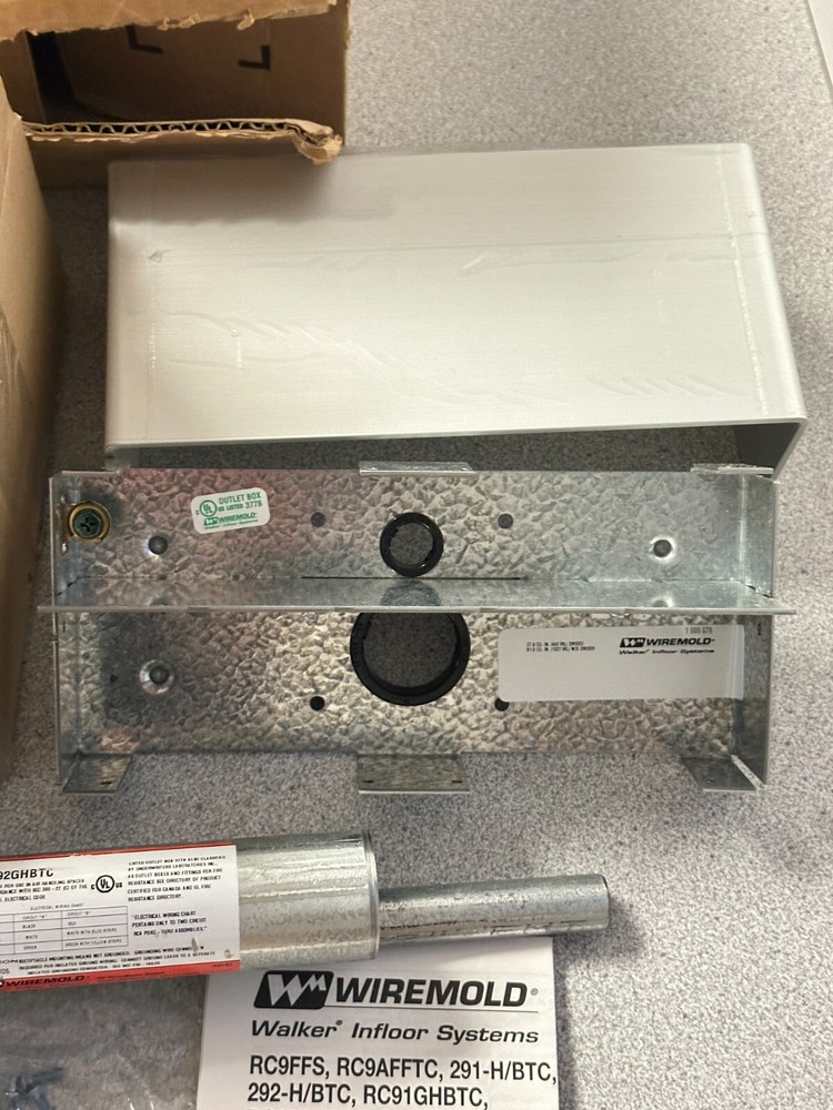 NEW Wiremold RC92GHBTC Poke-Thru Insert With Double-Width Service Head + Insert