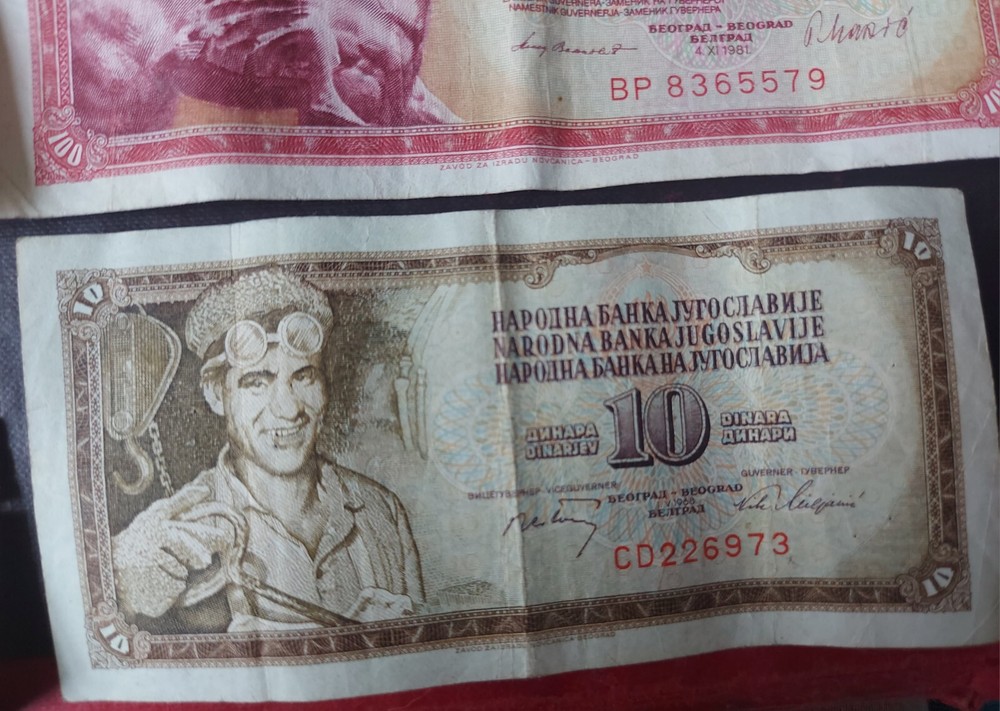 Yugoslavia 5x 100 Dinar Notes 3 dated 1981 2 1978 1 And 10 Dinar Note Dated 1968